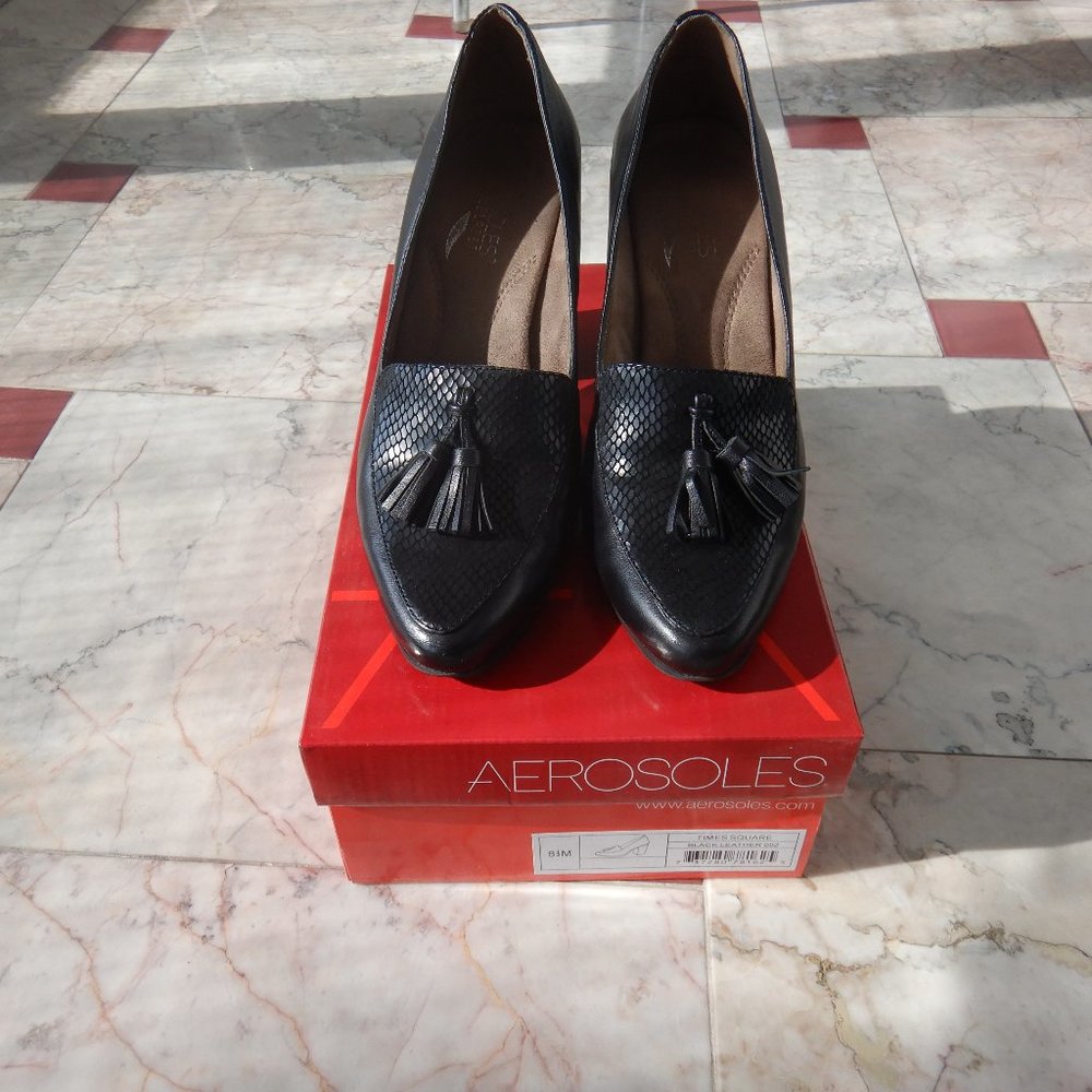 womans black leather  loafer 3 inches